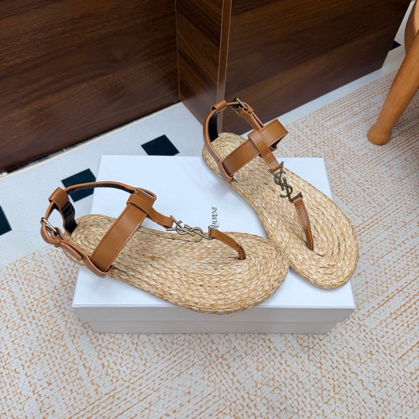 YSL 26S THONG SANDALS IN BEIGE RAFFIA AND BROWN CALFSKIN