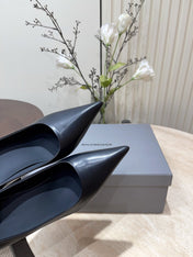 CURVED HEEL SHALLOW MOUTH PUMPS IN BLACK CALFSKIN