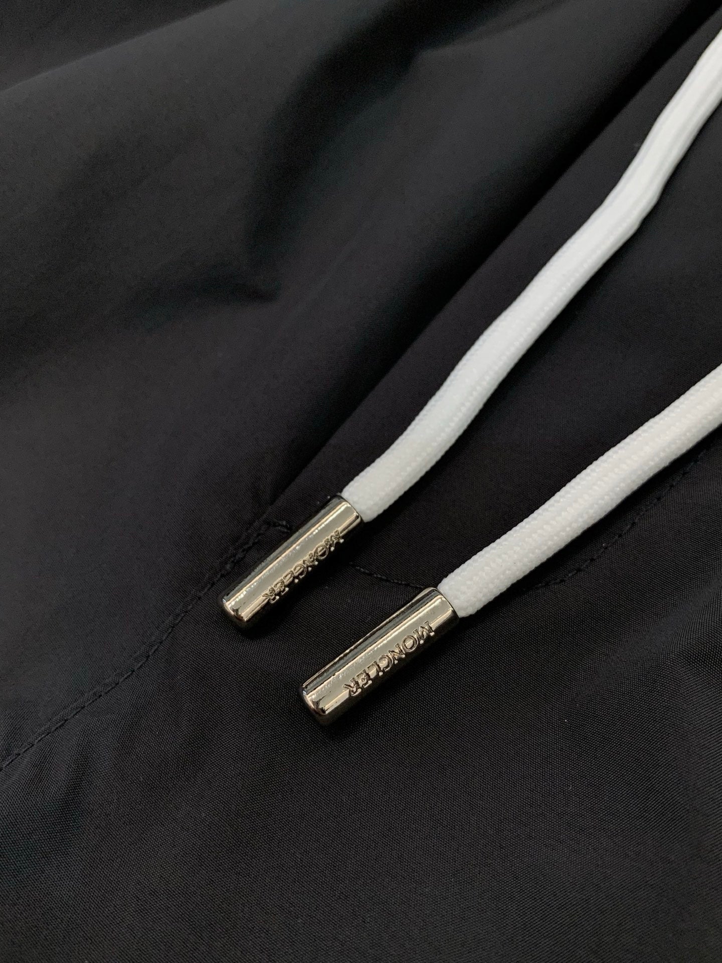 MONCLER 26S SHORTS 567
