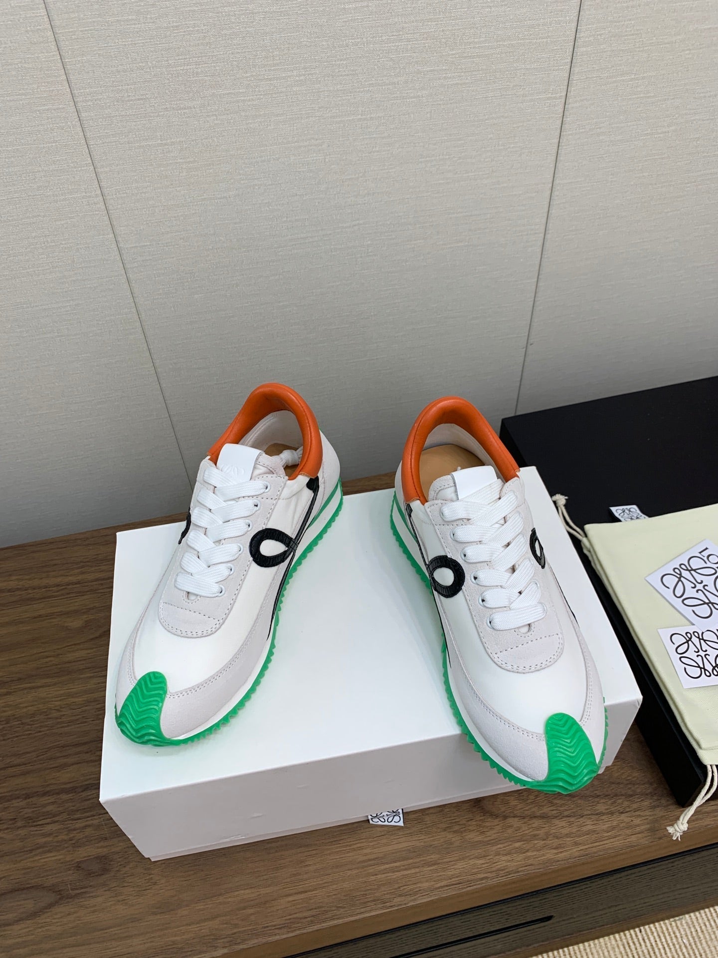 LW FLOW RUNNER SNEAKER WHITE-GREEN SUEDE