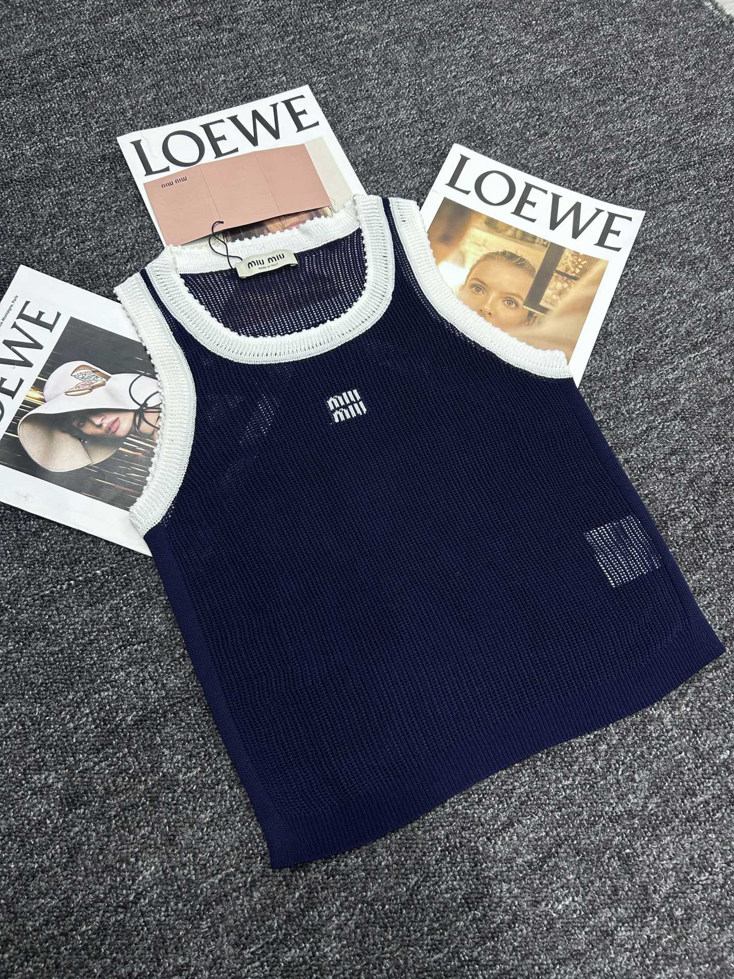 MIUMIU SLEEVELESS TOP STYLE 636