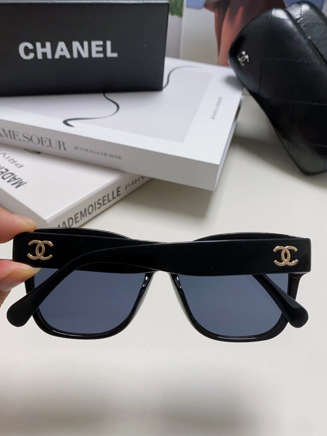 CHANEL 26S OVAL FRAME IN ACETATE 399817