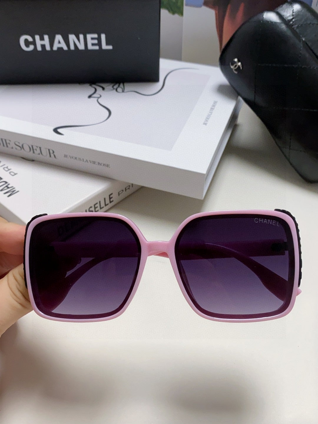 CHANEL 26S OVERSIZED SQUARE SHAPE IN ACETATE 399823