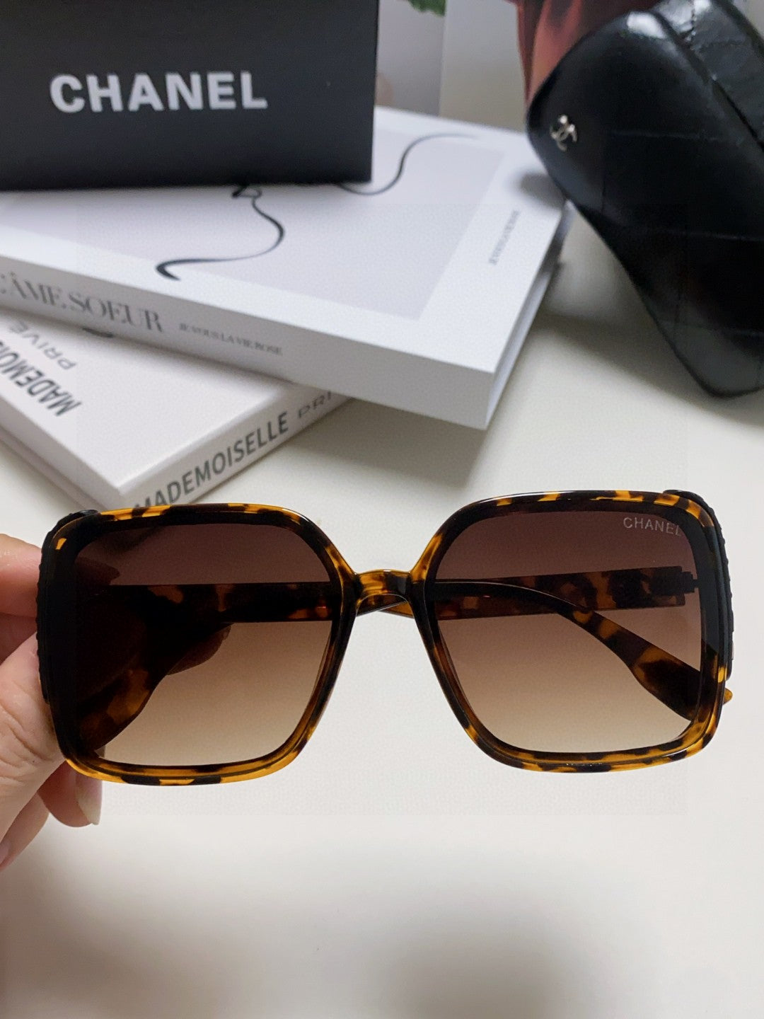 CHANEL 26S OVERSIZED SQUARE SHAPE IN ACETATE 399825