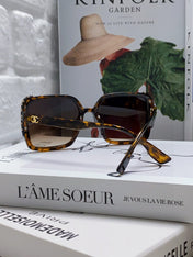 CHANEL 26S OVERSIZED SQUARE SHAPE IN ACETATE 399825