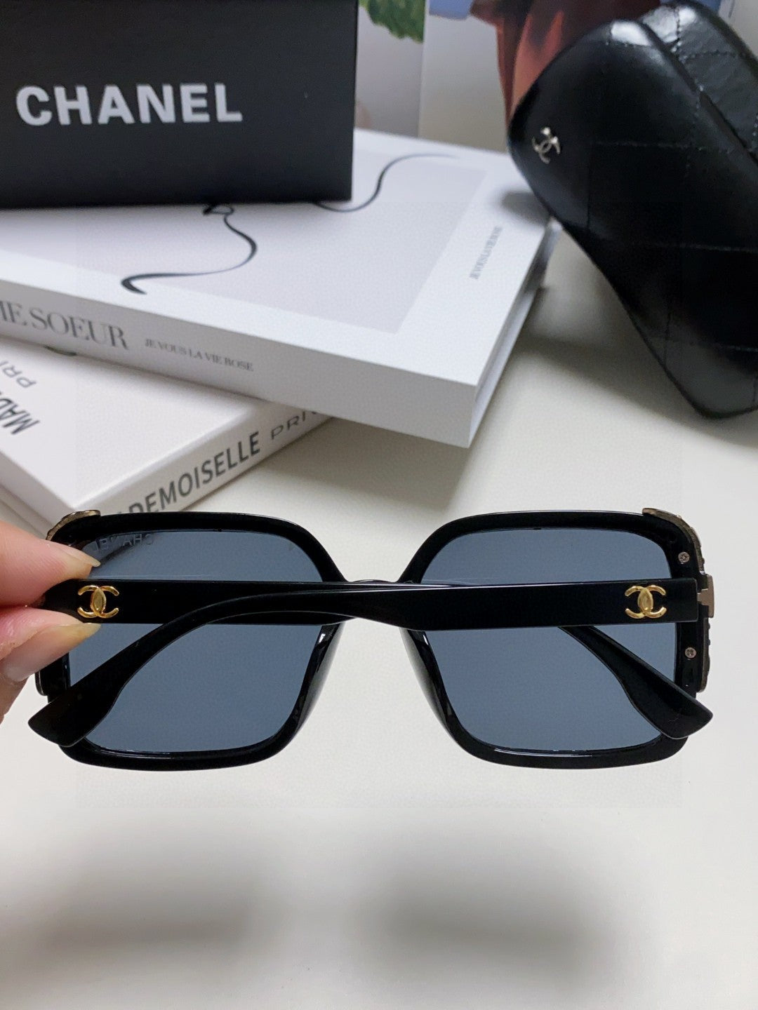 CHANEL 26S OVERSIZED SQUARE SHAPE IN ACETATE 399826