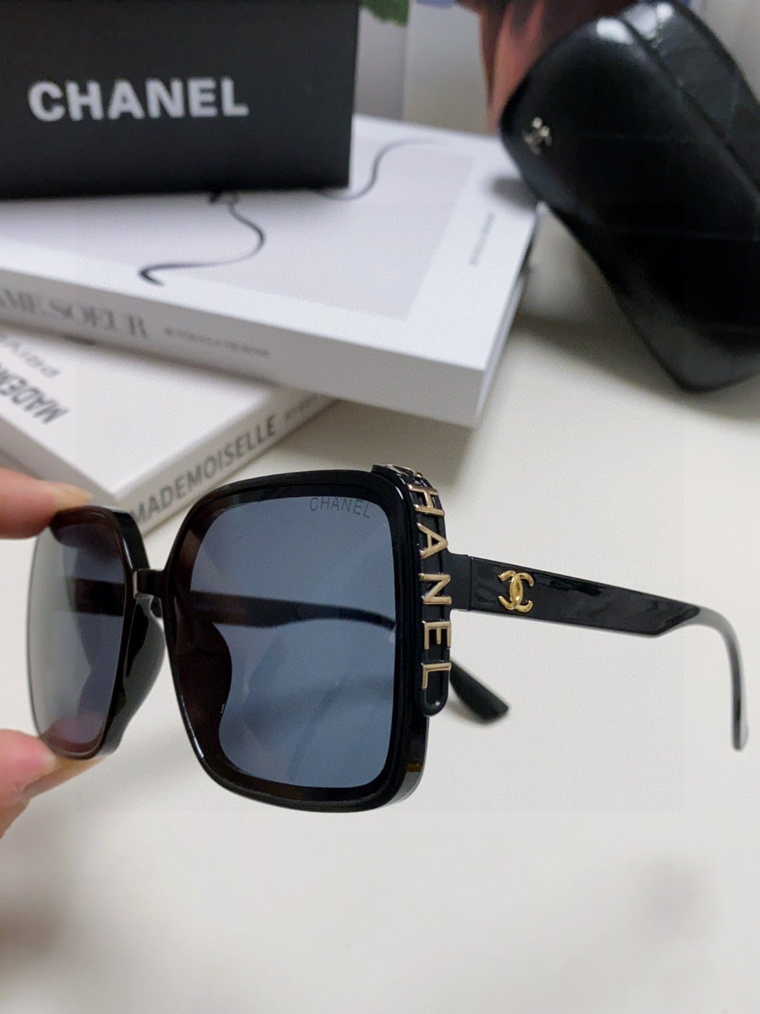 CHANEL 26S OVERSIZED SQUARE SHAPE IN ACETATE 399826