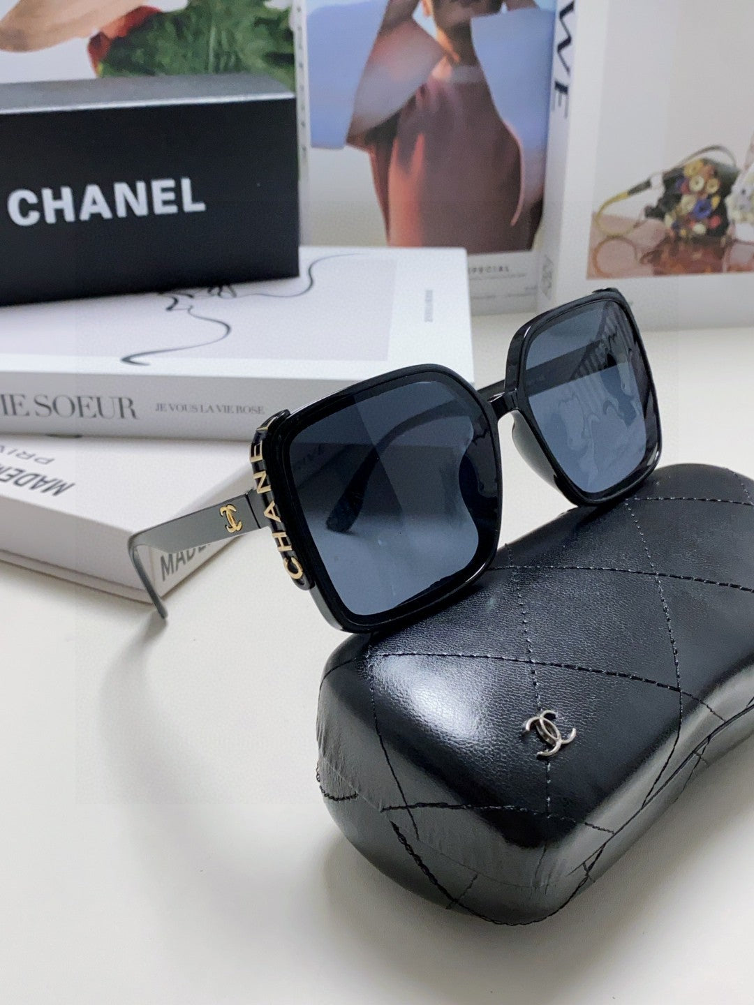 CHANEL 26S OVERSIZED SQUARE SHAPE IN ACETATE 399826