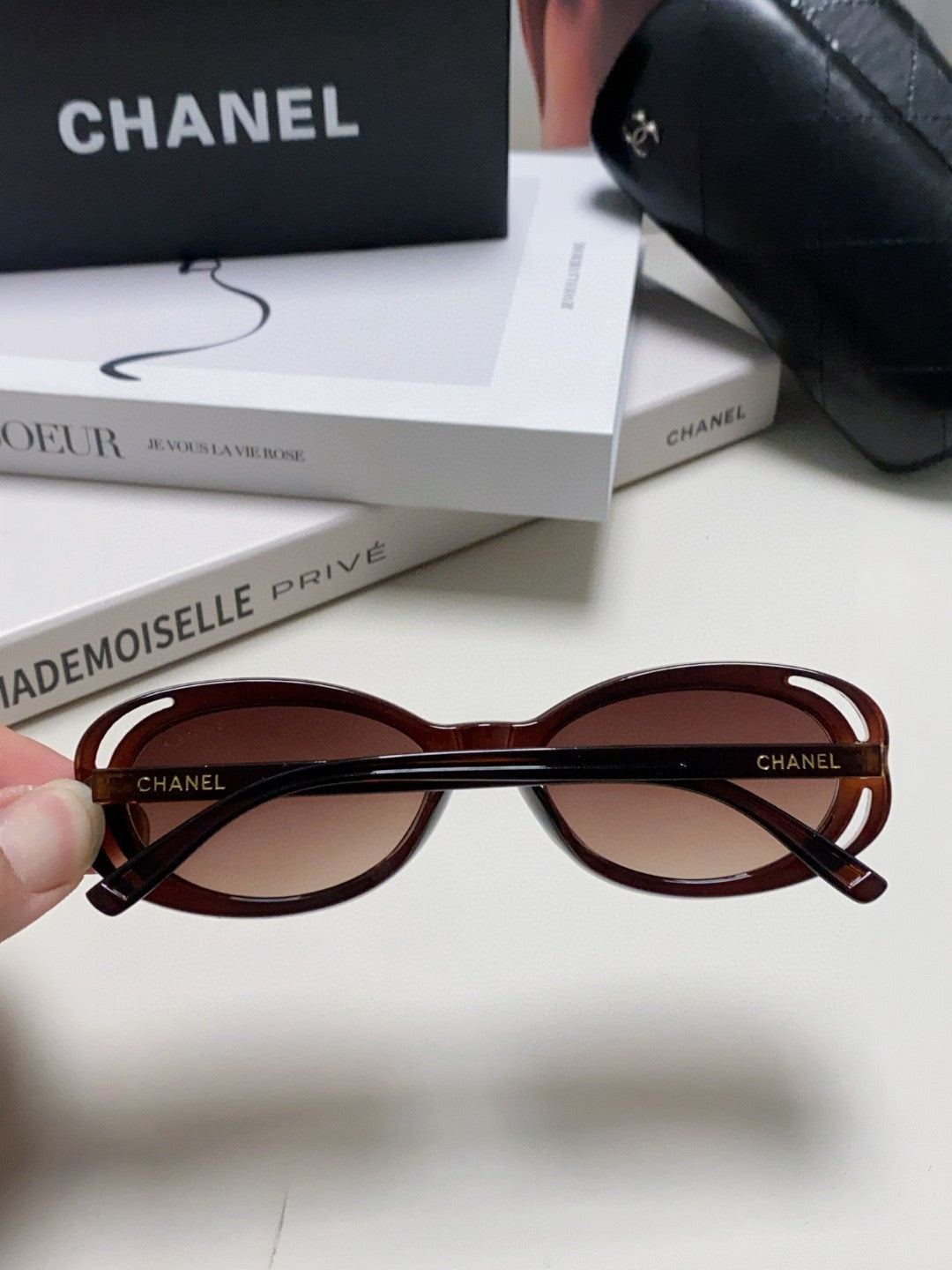 CHANEL 26S OVAL SHAPE IN ACETATE 399837