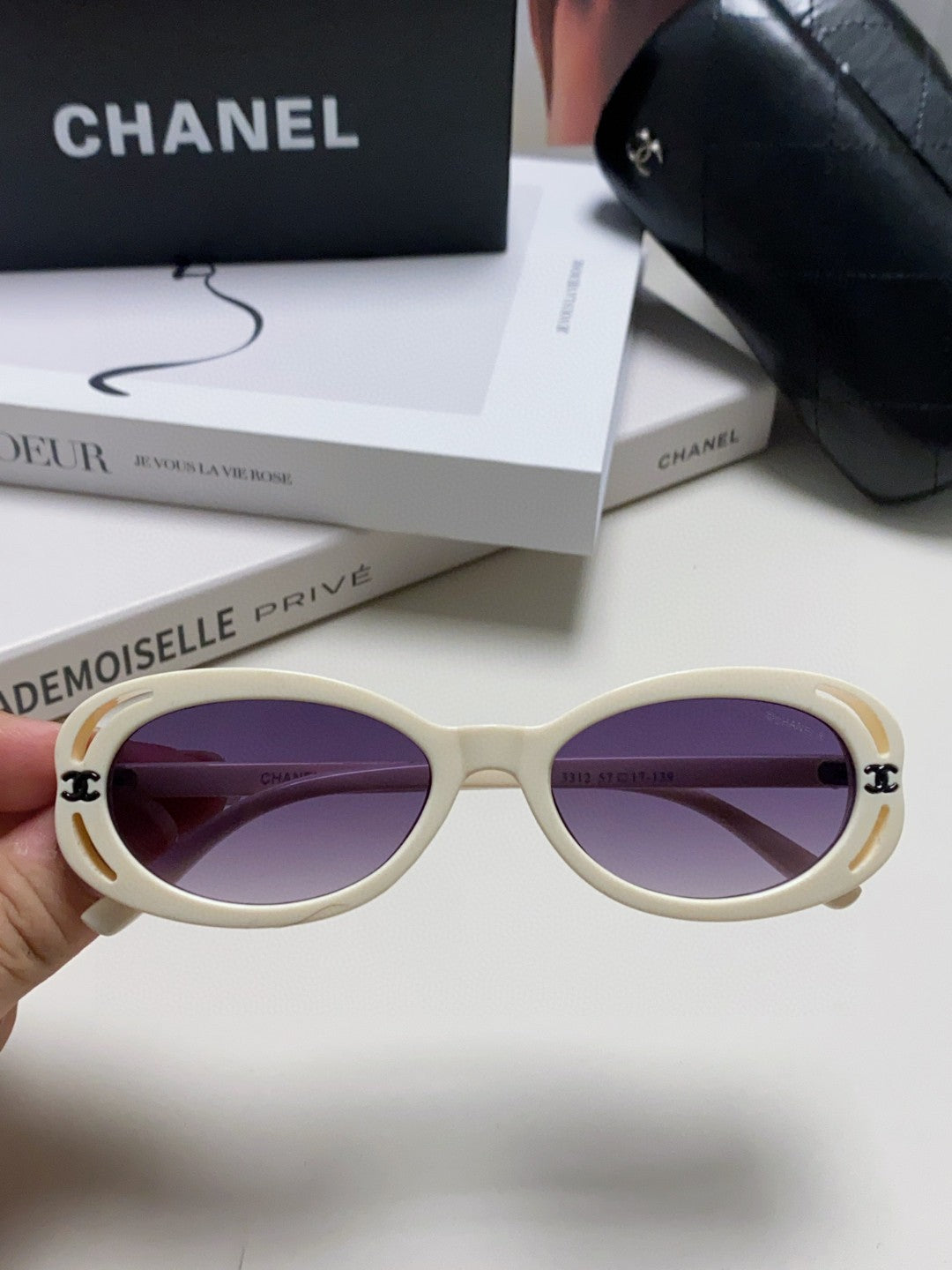 CHANEL 26S OVAL SHAPE IN ACETATE 399838