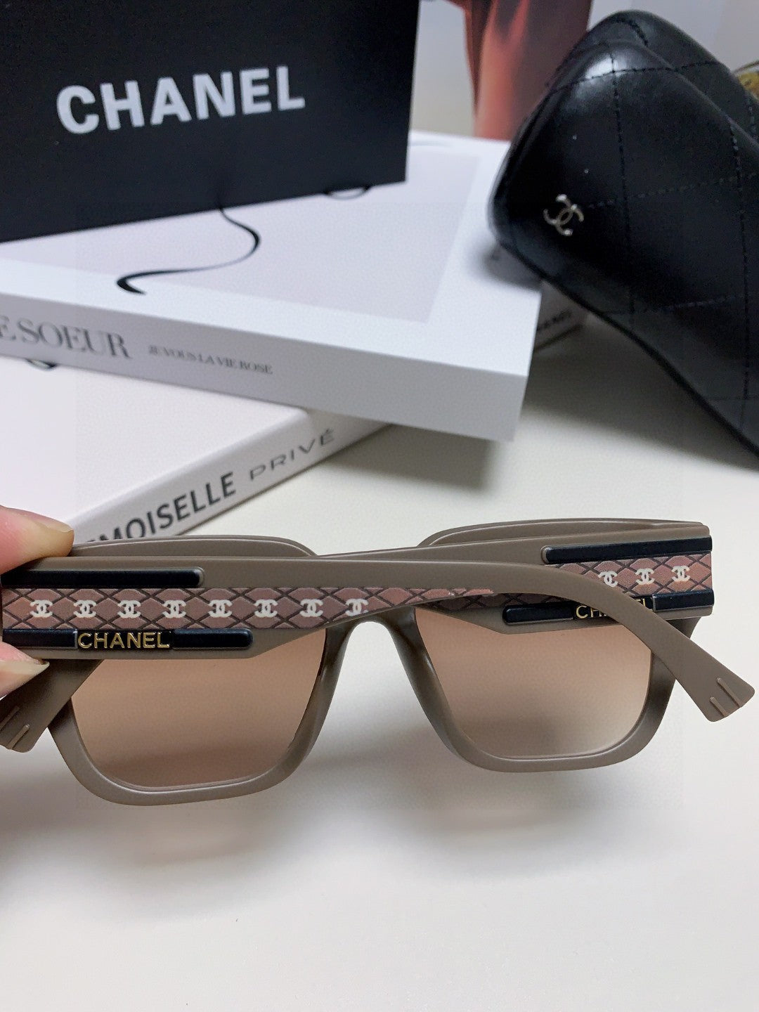 CHANEL 26S OVERSIZE SQUARE FRAME IN ACETATE 404638