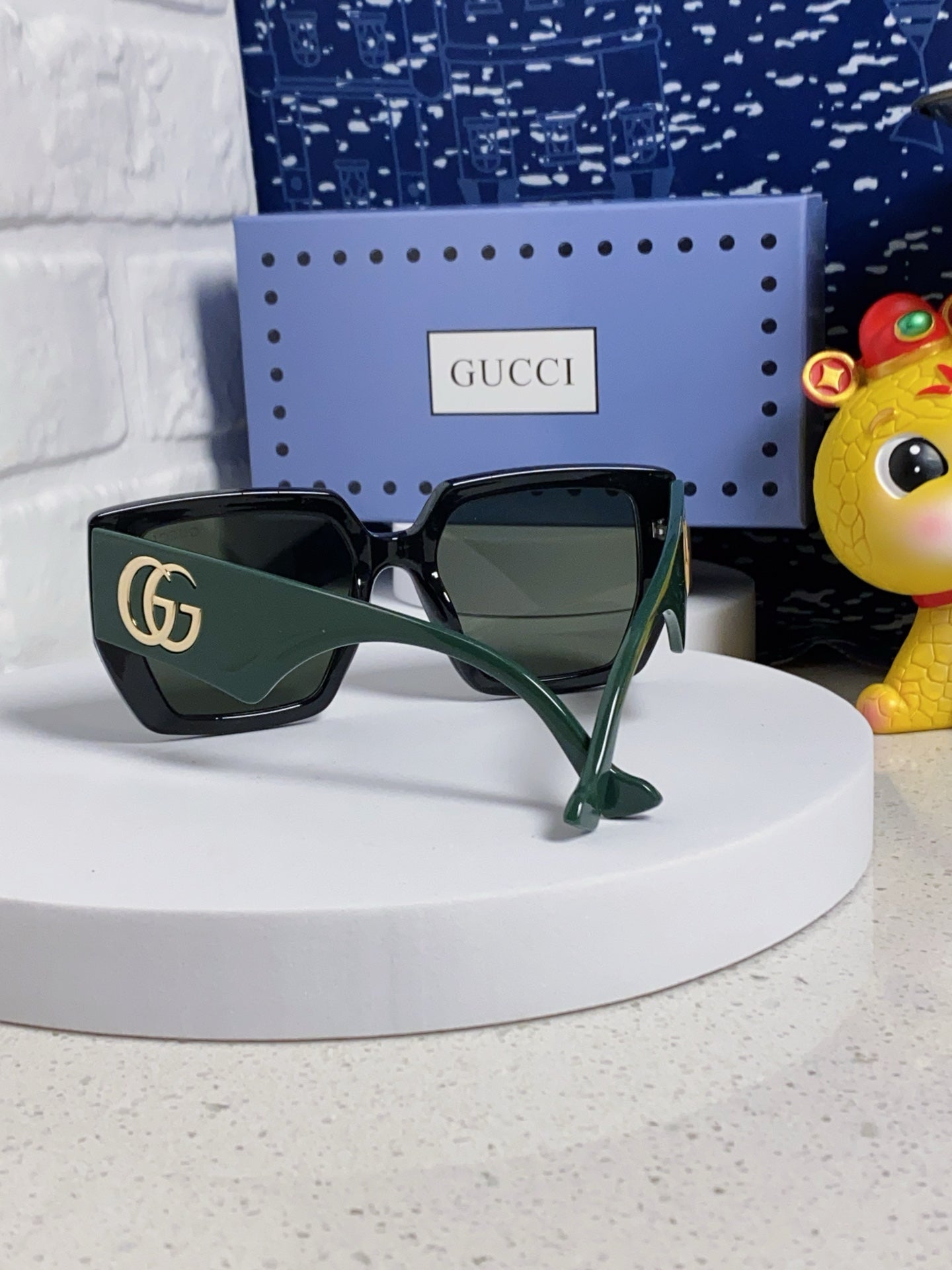 GUCCI 26S OVERSIZED SQUARE FRAME IN ACETATE 424593
