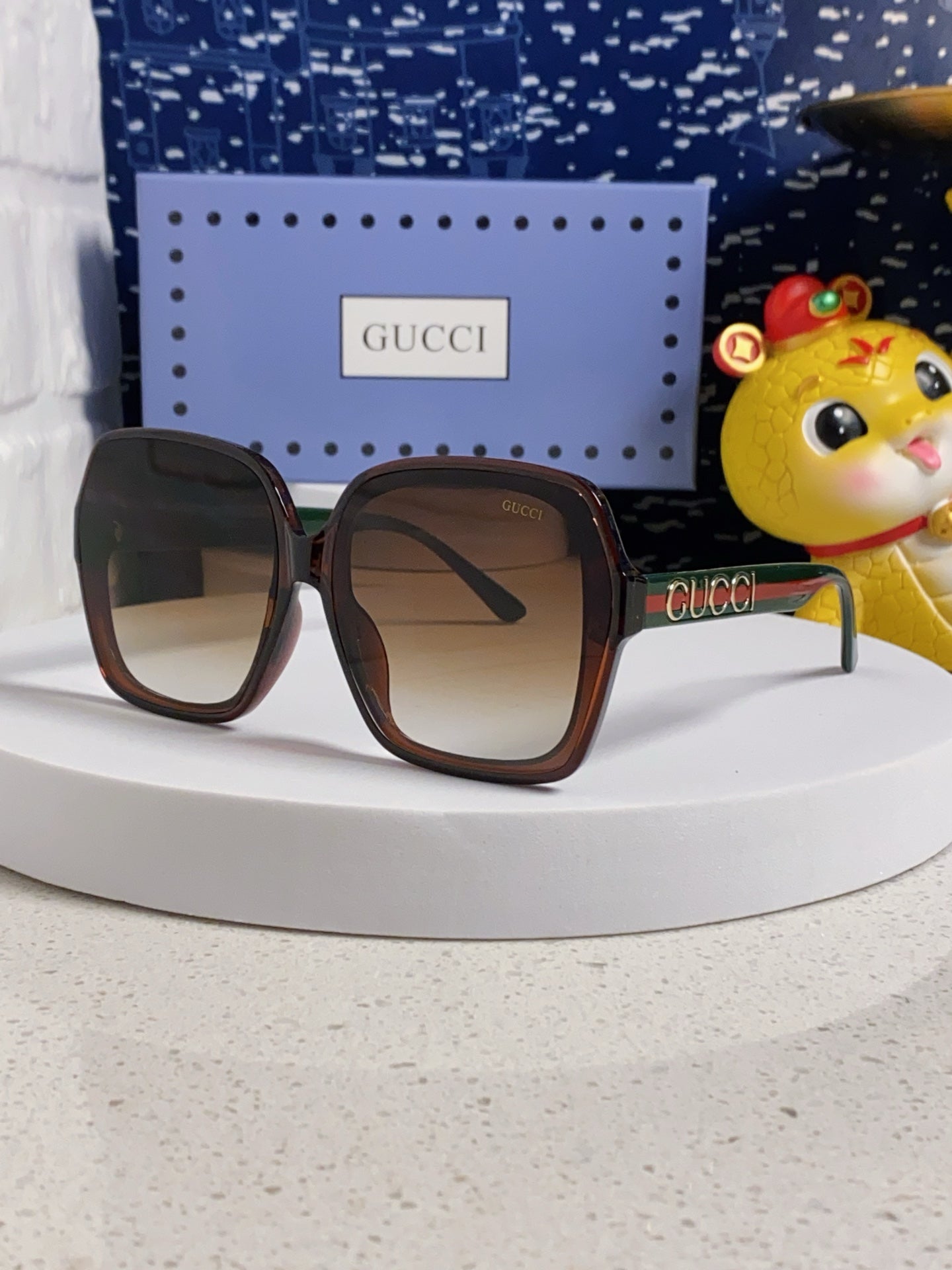 GUCCI 26S SQUARE FRAME IN ACETATE 424621