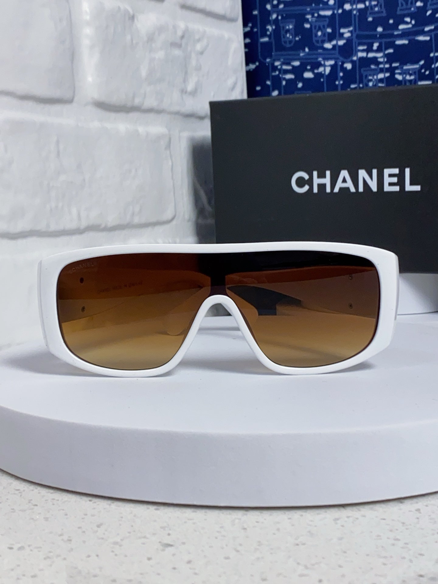SQUARE SUNGLASSES CH5495 IN WHITE ACETATE BROWN LENSES