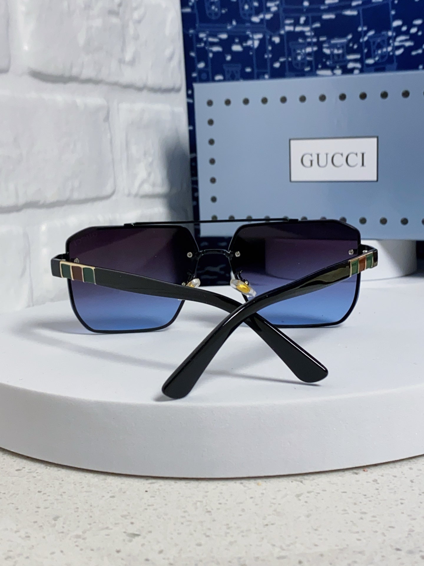 GUCCI 26S SQUARE FRAME IN METAL 420477