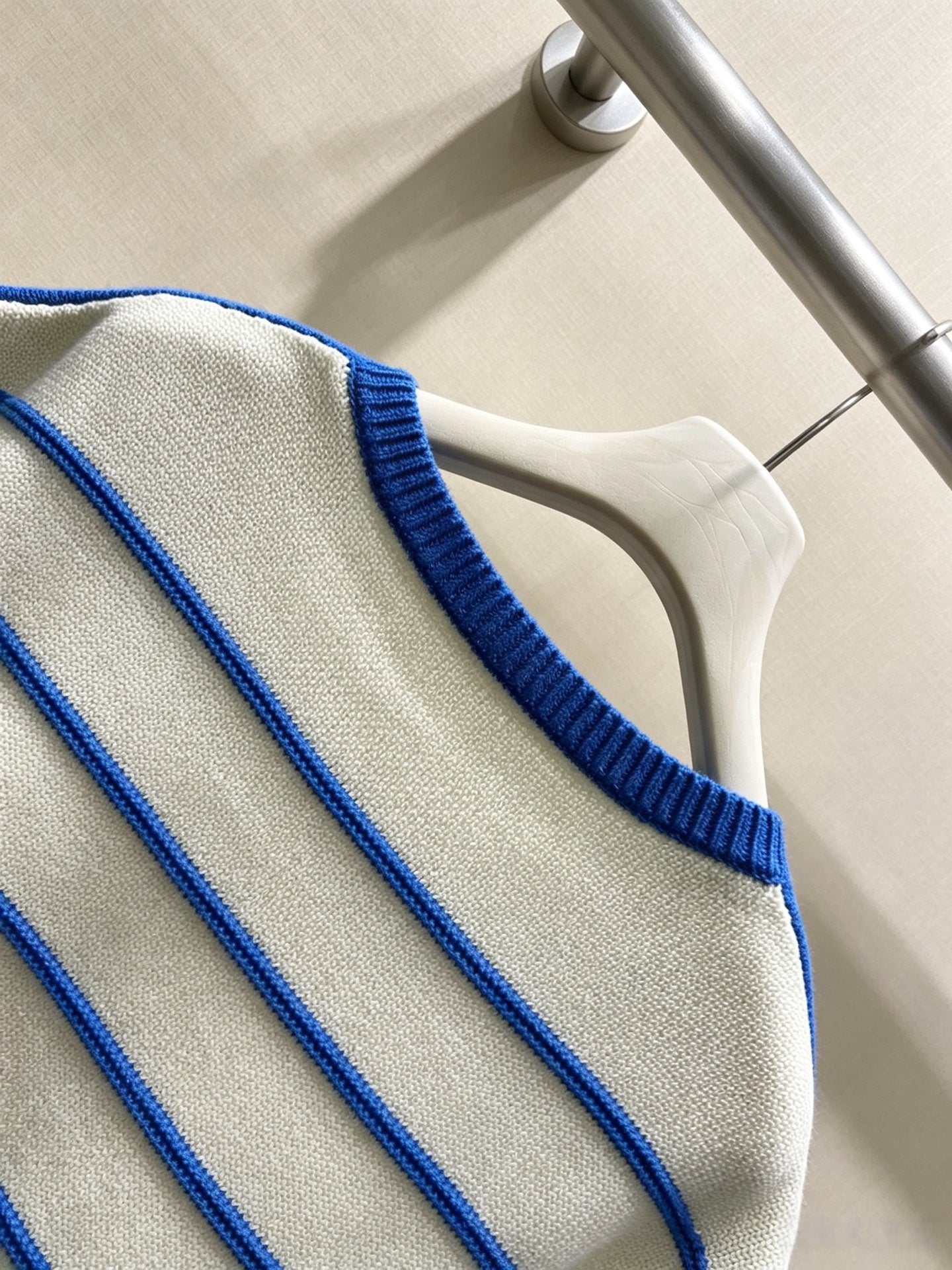 LOEWE 26S STRIPED SHORT-SLEEVE KNITTED SWEATER 552