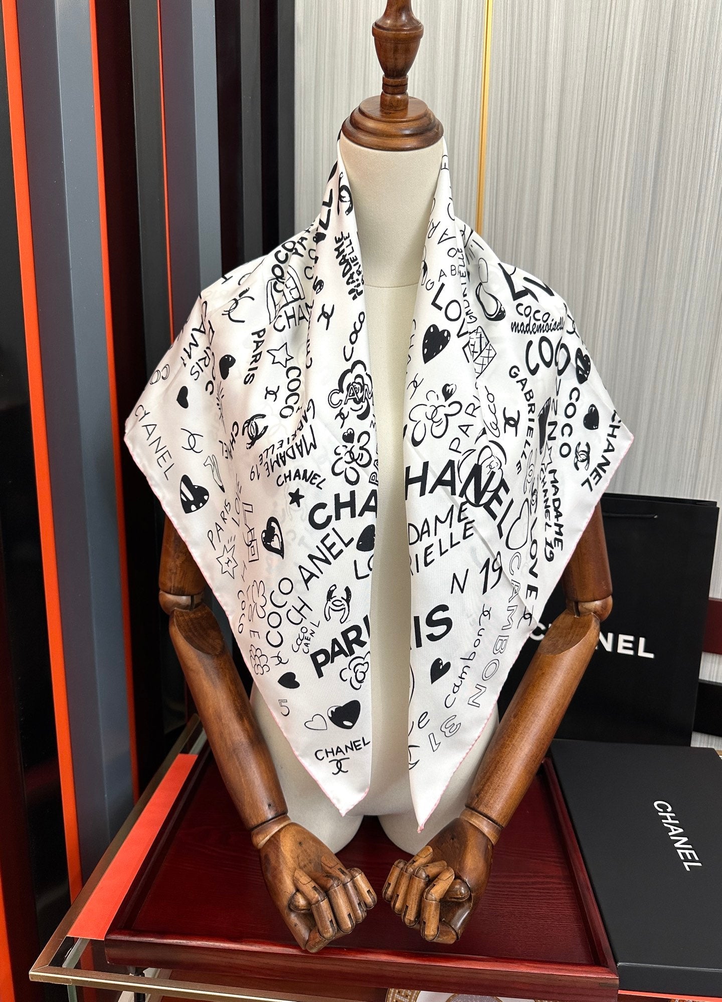 CHANEL 26S SCARF 90 IN SILK 311895