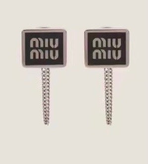 MIUMIU 26S RECTANGULAR LOGO CHAIN STUD EARRINGS IN BLACK ENAMEL AND SILVER TONE METAL 629947