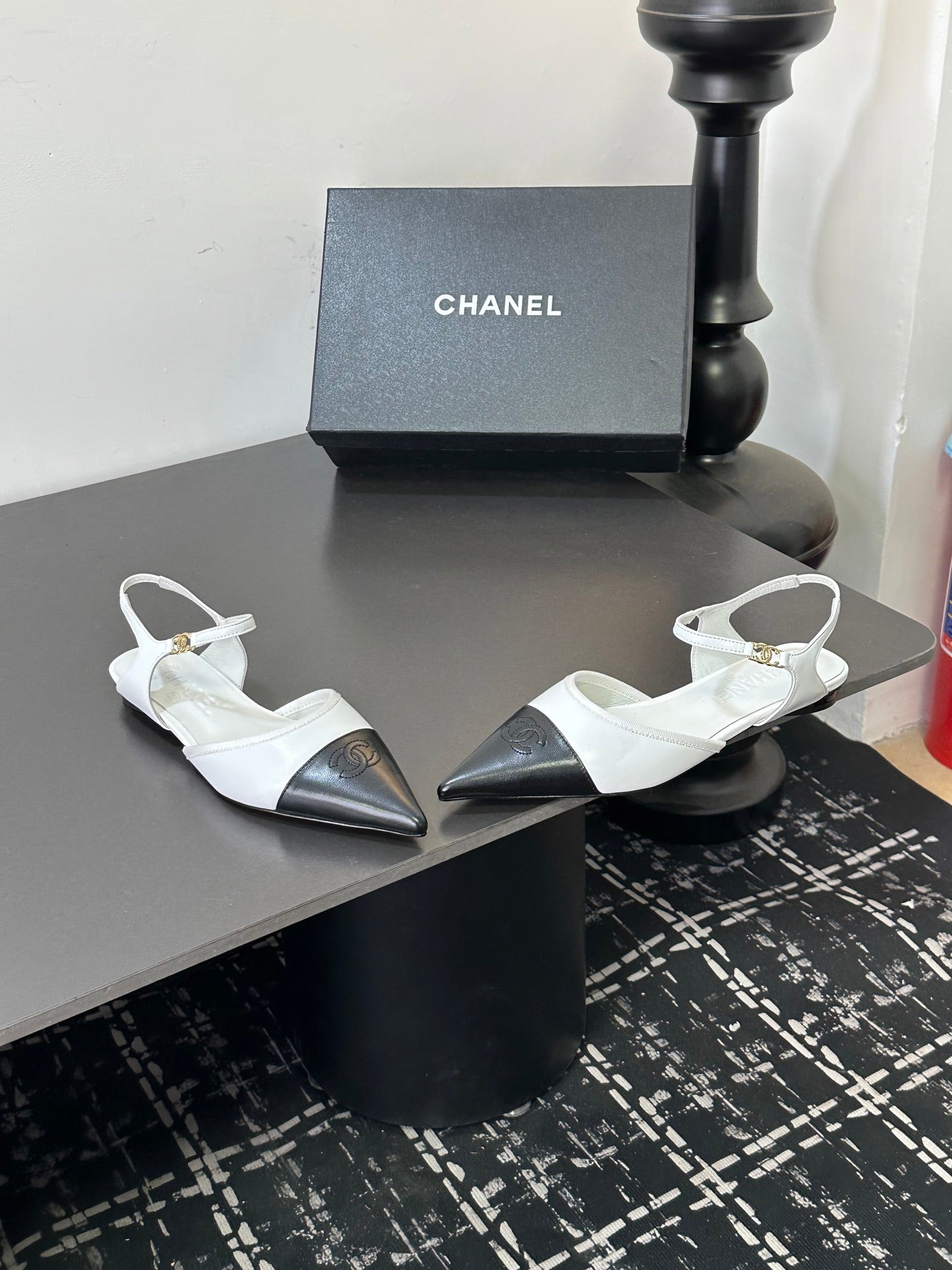CHANEL 26S FLAT SLINGBACK IN WHITE AND BLACK POINTED-TOE LAMBSKIN