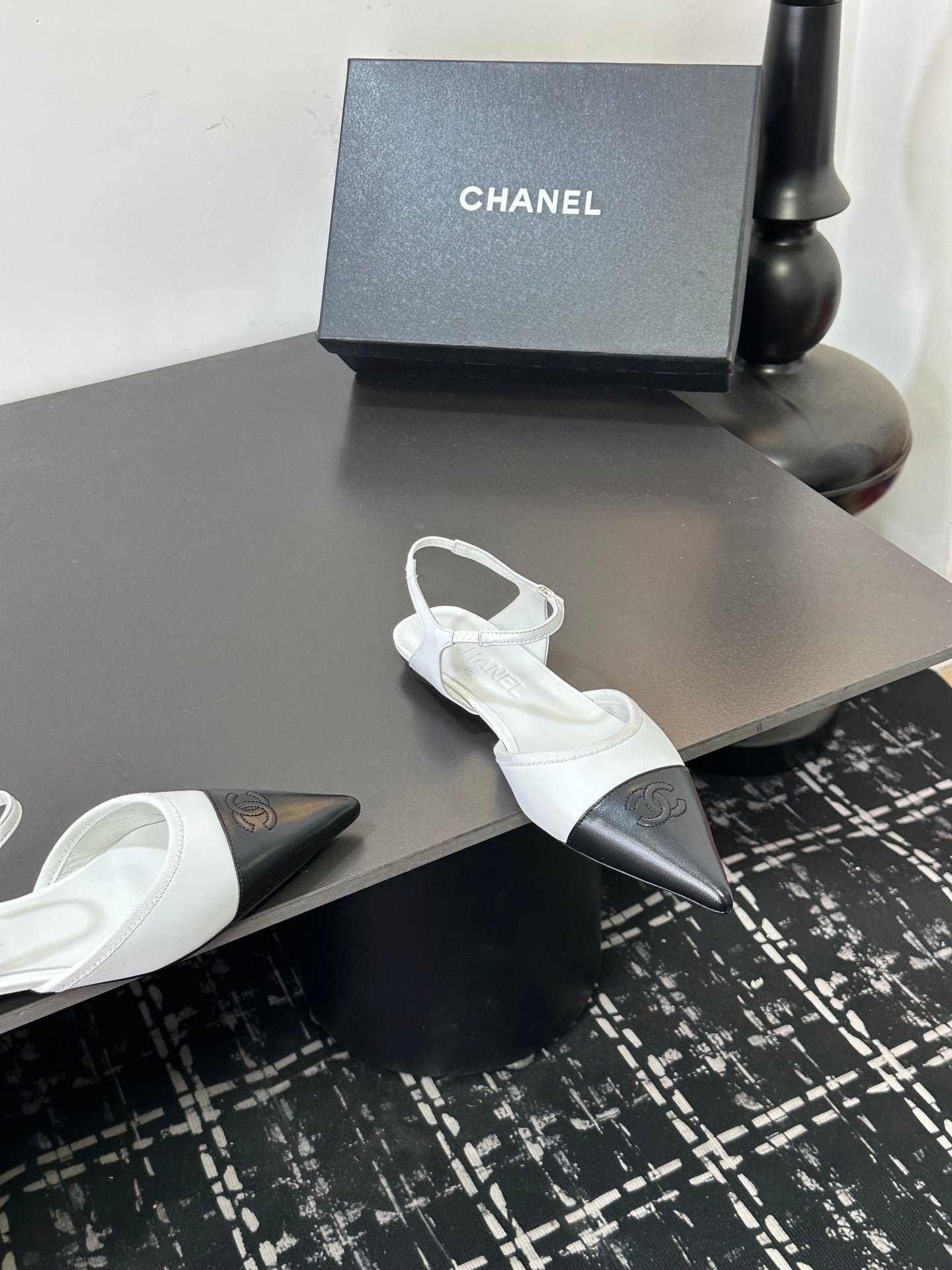 CHANEL 26S FLAT SLINGBACK IN WHITE AND BLACK POINTED-TOE LAMBSKIN