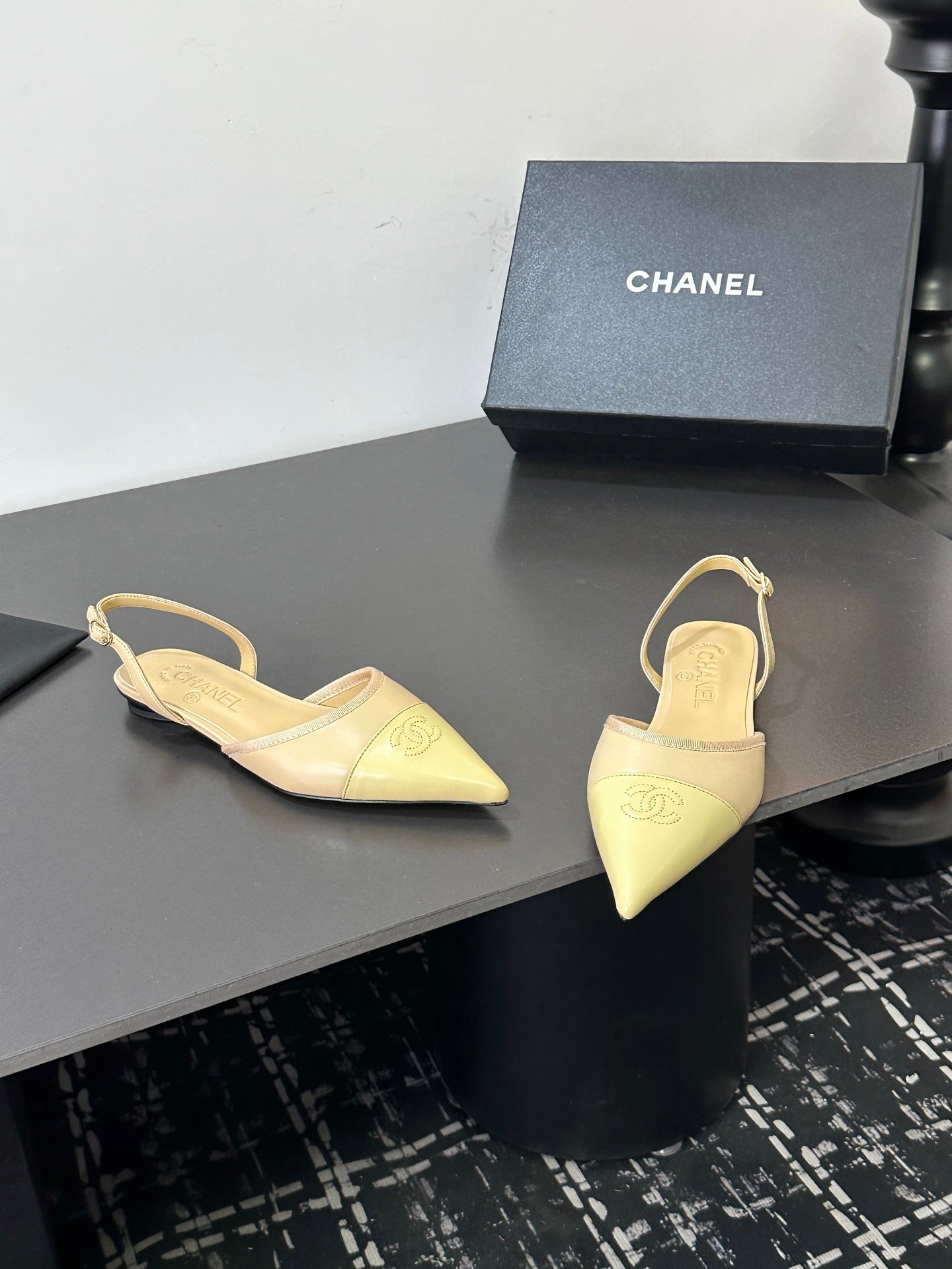 CHANEL 26S SLINGBACK FLATS IN BEIGE AND PASTEL YELLOW LAMBSKIN