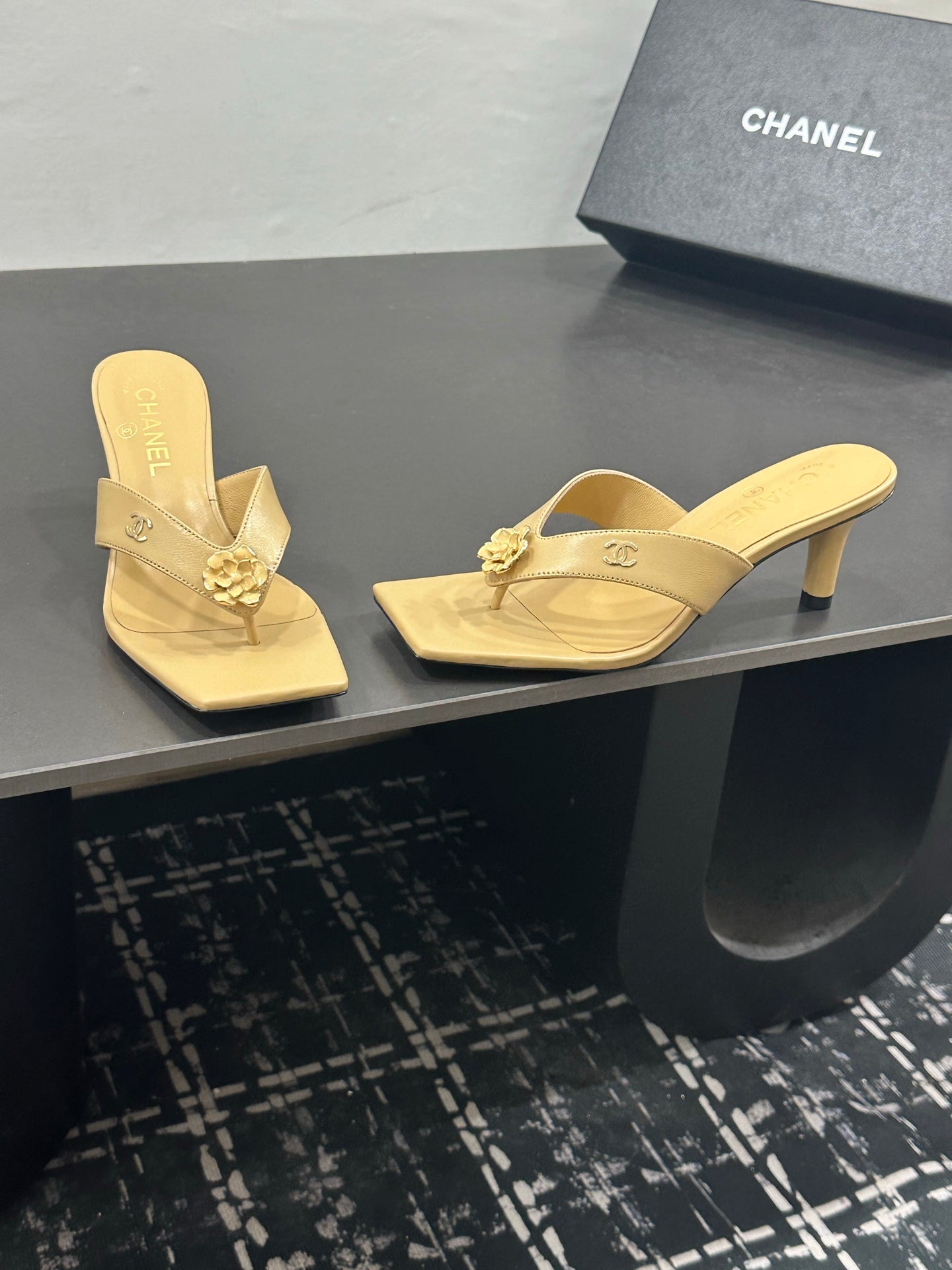 CHANEL 26S HIGH-HEEL THONG SANDALS IN LIGHT YELLOW LAMBSKIN WITH FLOWER DETAIL