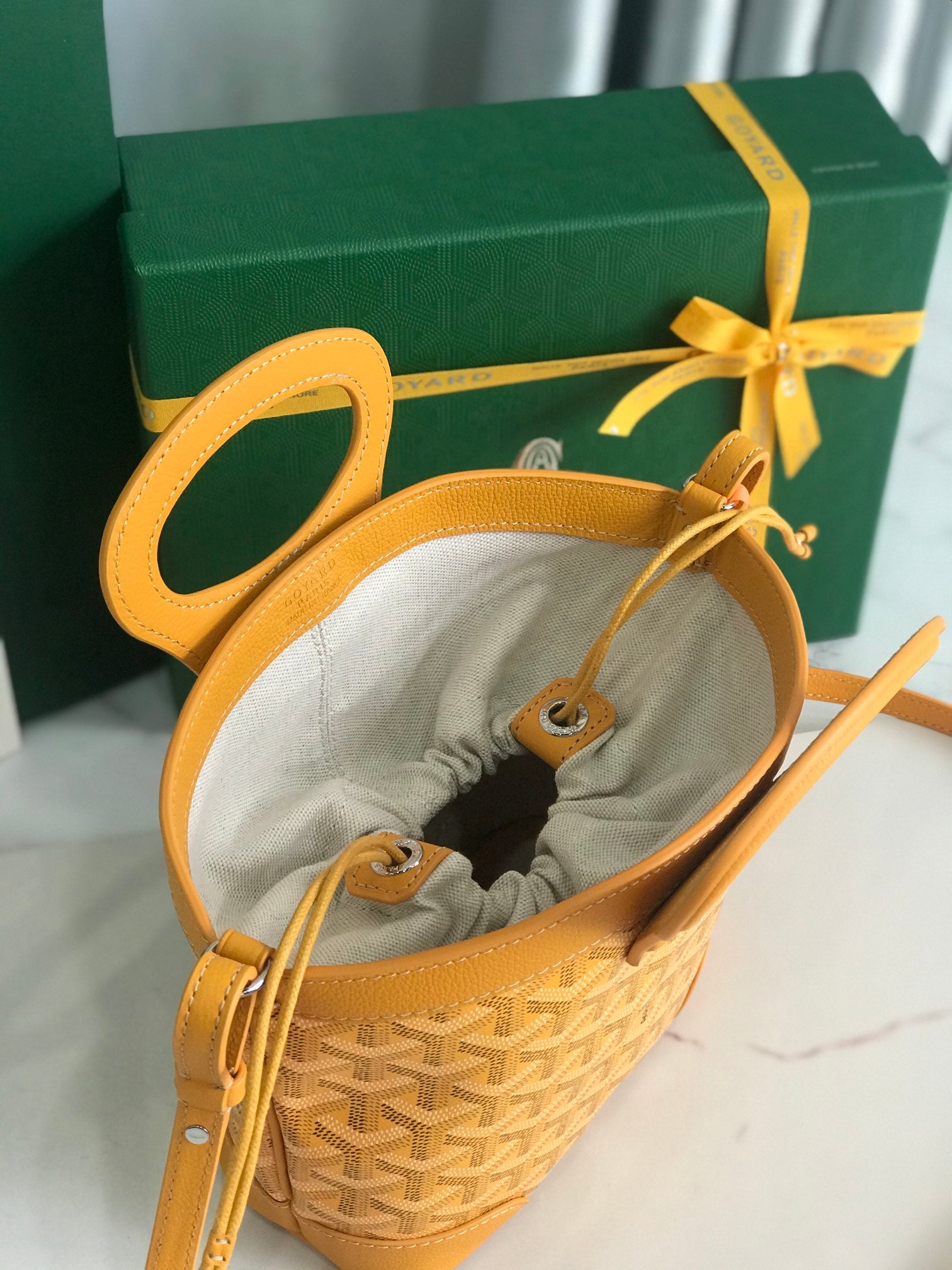 GOYA 26S BELUGA MINI BAG 23MM IN HONEY YELLOW GOYARDINE CANVAS AND CALFSKIN