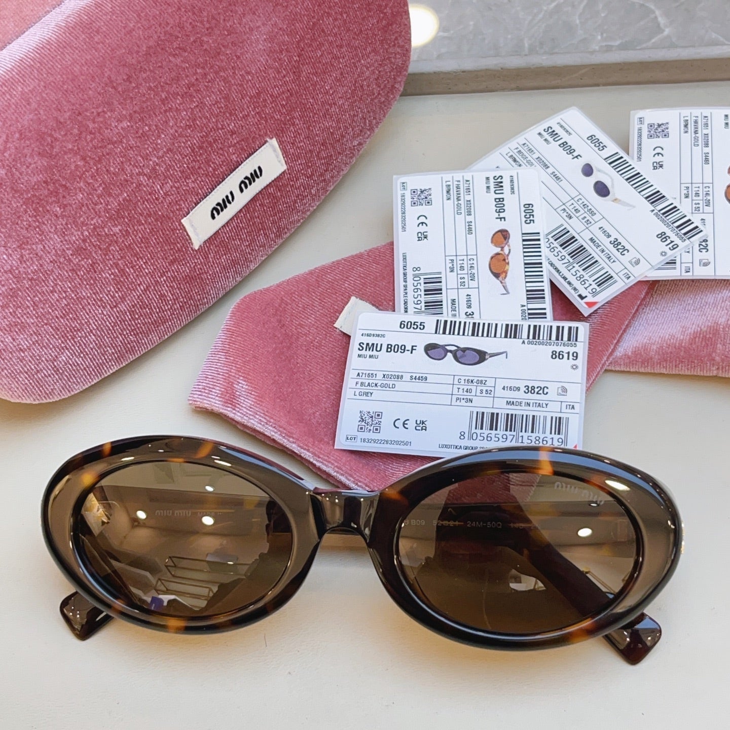MIUMIU 26S OVAL FRAME IN ACETATE 415247