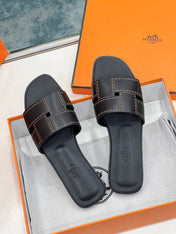 IDIOMA SANDAL IN BLACK CALFSKIN