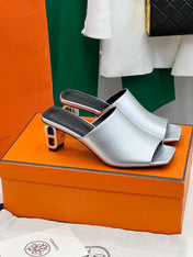 ICONIQUE 60 SANDAL IN SILVER CALFSKIN
