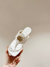 HIGH THONG MULE 55MM IN WHITE CALFSKIN WITH GOLD HARDWARE