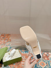 HIGH THONG MULE 55MM IN WHITE CALFSKIN WITH GOLD HARDWARE