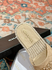 FLAT SLIPPERS IN BEIGE CREAM LAMBSKIN AND WOVEN WITH LOGO