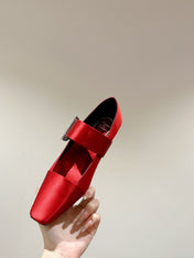 MARY JANES IN RED SATIN WITH CRYSTAL SQUARE BUCKLE