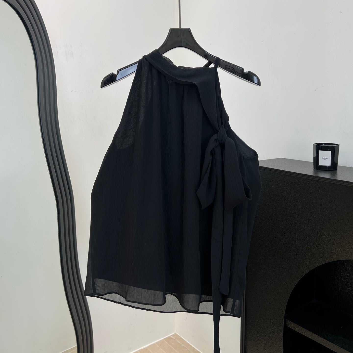 VALENTINO 26S SLEEVELESS TIE-NECK BLOUSE 459