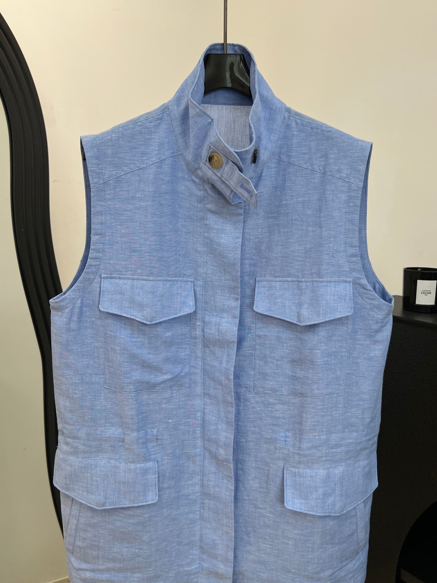LORO PIANA 26S SLEEVELESS STAND-COLLAR VEST 897