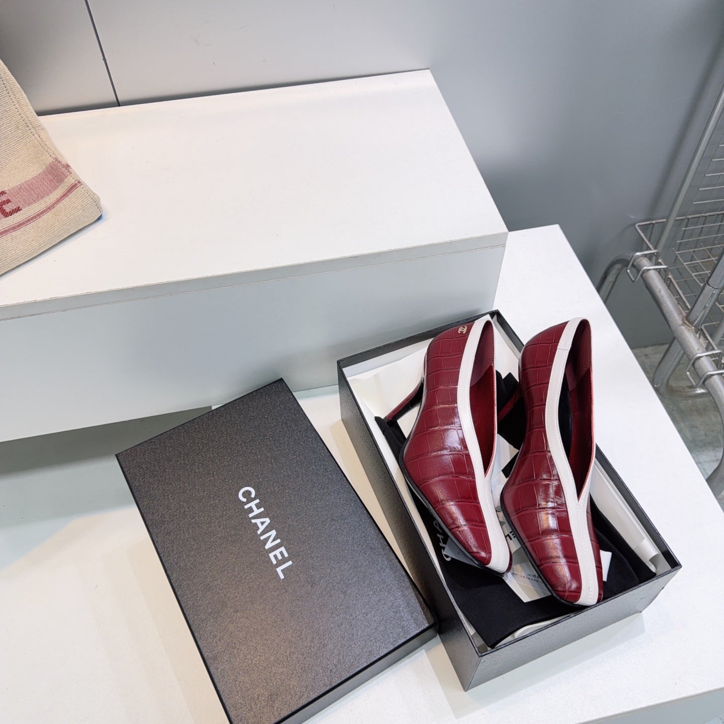 CHANEL 26S HIGH HEELS 100 MM IN DARK RED CROCODILE-EMBOSSED CALFSKIN