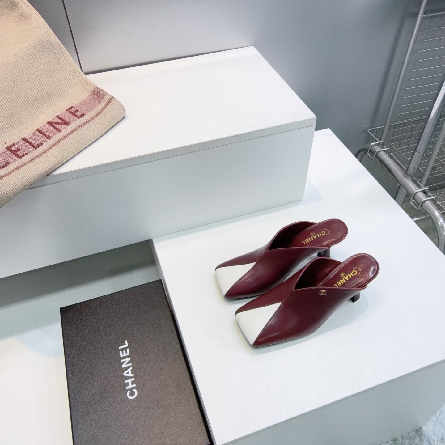 CHANEL 26S HIGH-HEEL MULES 70 MM IN WHITE AND RED LAMBSKIN