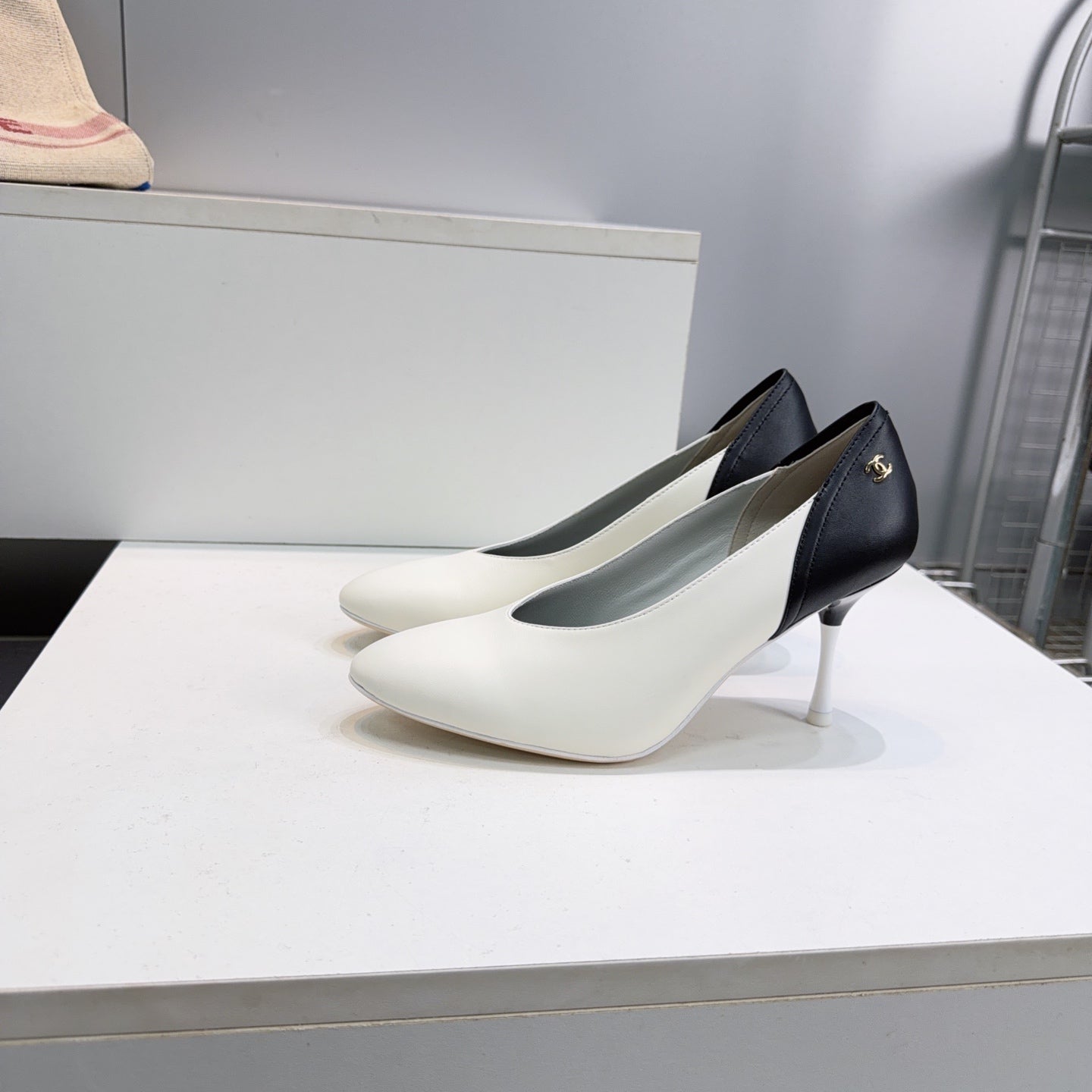 CHANEL 26S HIGH HEEL PUMPS 85 MM IN BLACK AND WHITE CALFSKIN