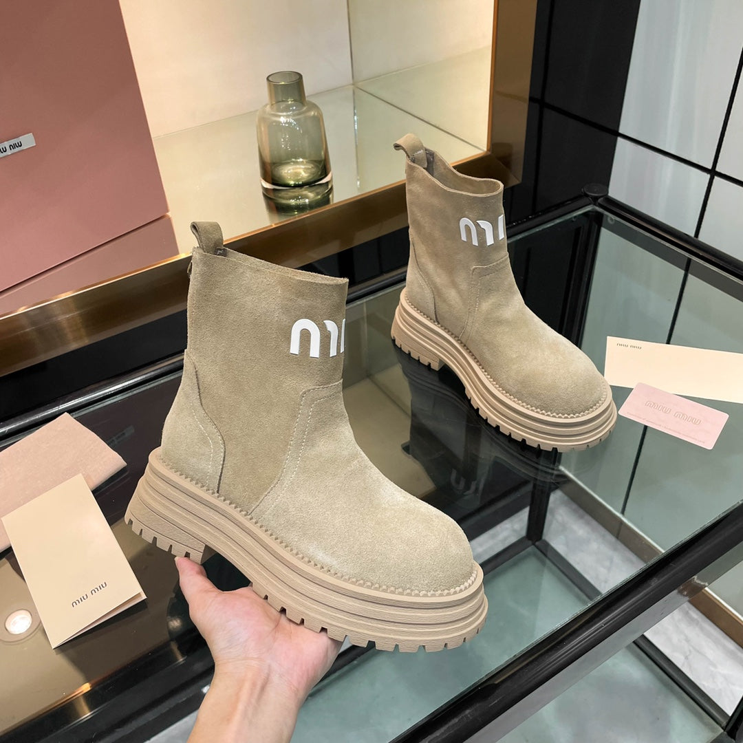 MIUMIU 26S LOGO CHUNKY ANKLE BOOTS IN BEIGE SUEDE 