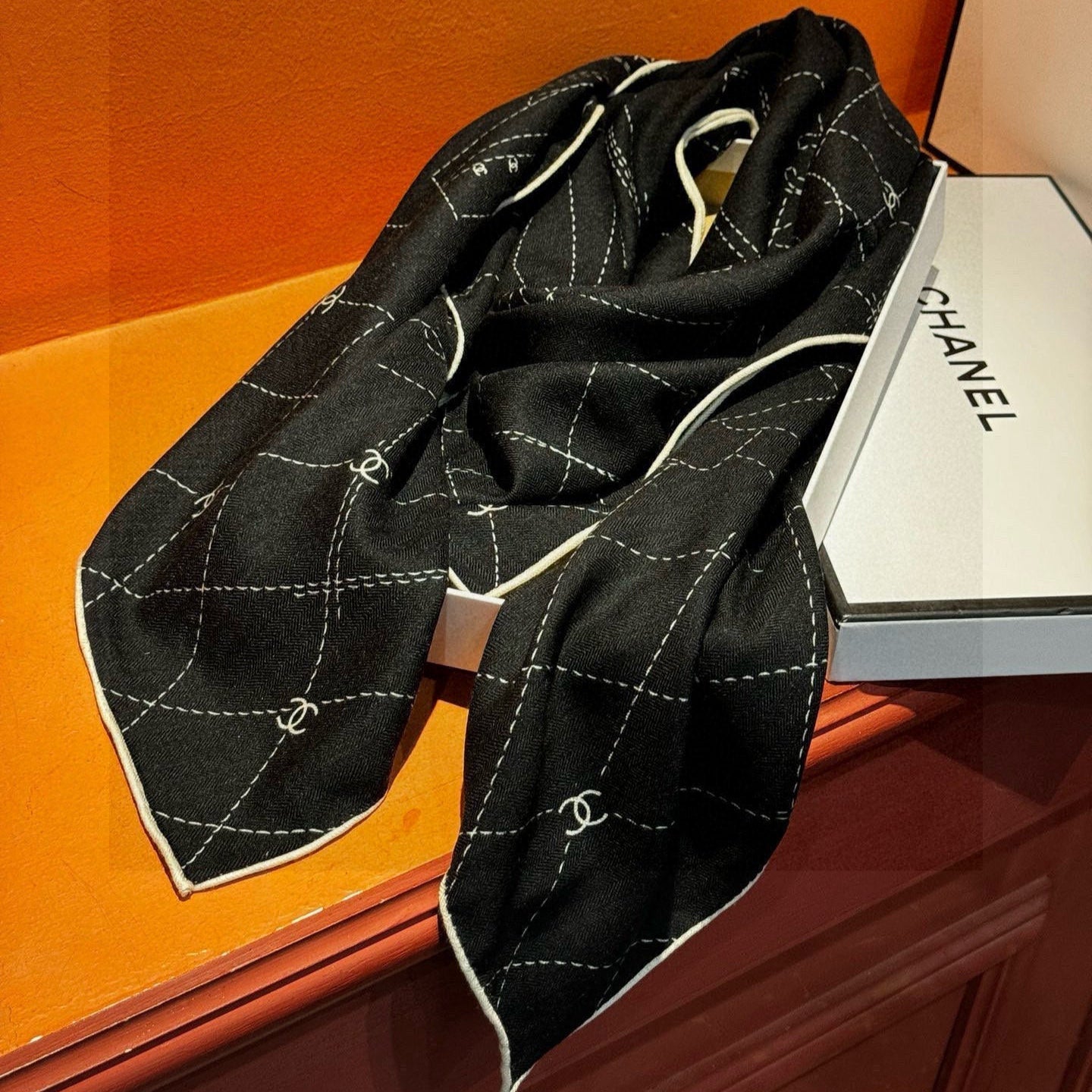 CHANEL 25S SCARF 140 IN SILK 735800