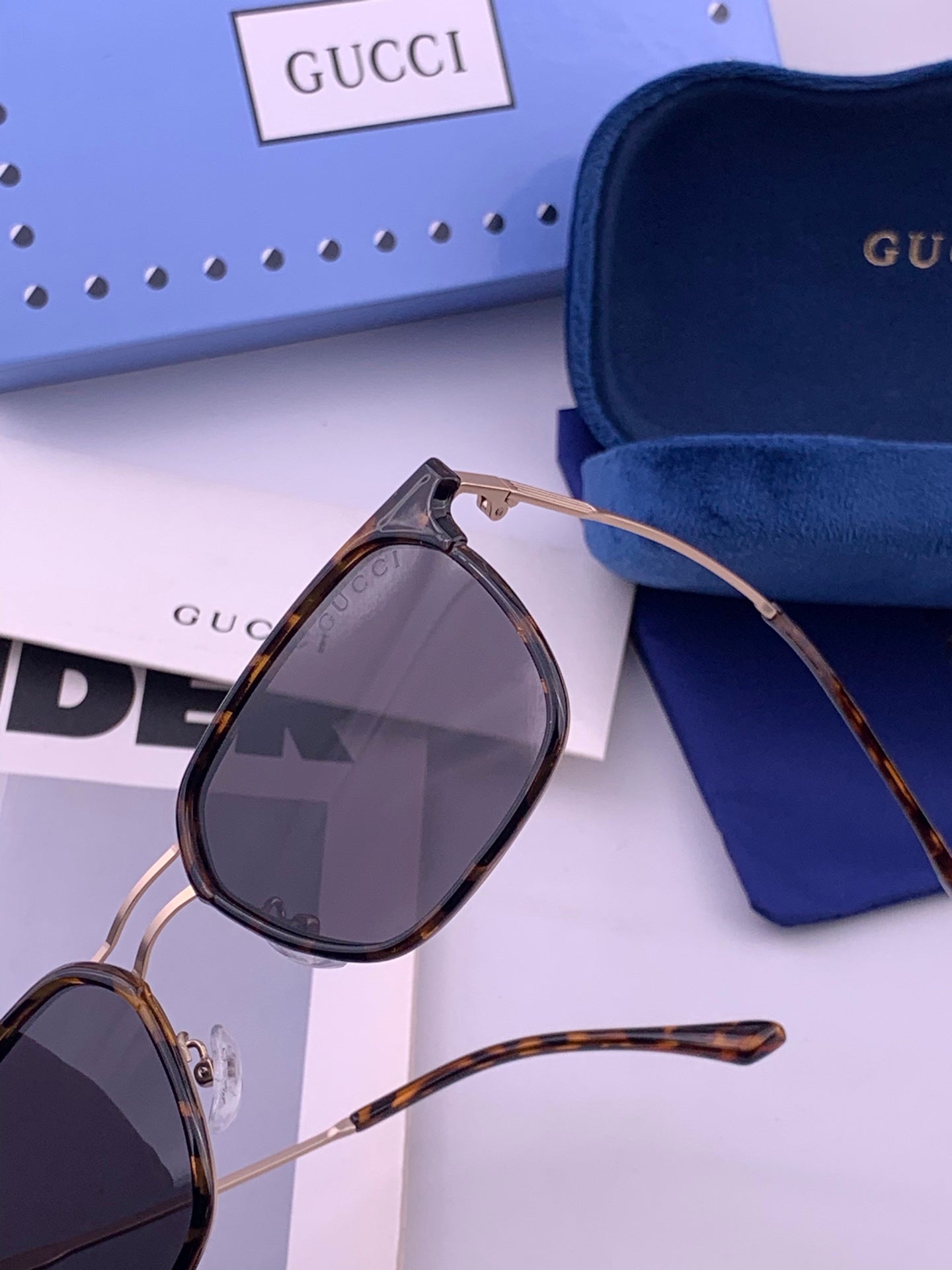GUCCI 26S SQUARE FRAME IN METAL 422539