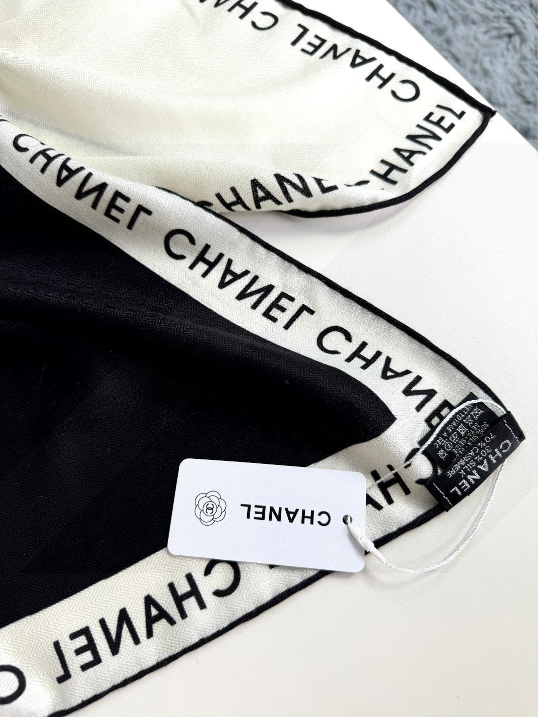 CHANEL 25S SCARF 140 IN CASHMERE SILK 702020