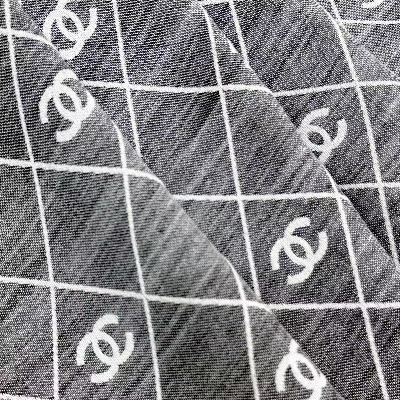 CHANEL 26S SCARF 140 IN CASHMERE AND SILK 304552