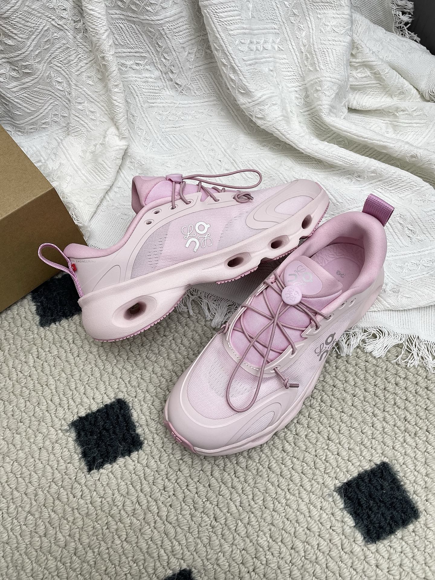 LOEWE 26S CLOUDSOLO SNEAKERS IN LIGHT PINK RECYCLED POLYESTER