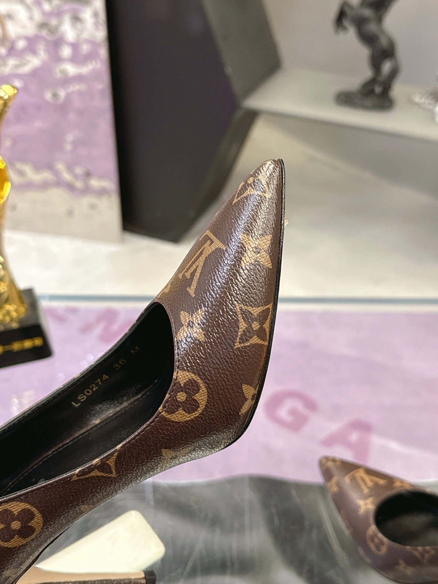 LV 26S POINTED TOE PUMPS 85MM IN DARK BROWN MONOGRAM CALFSKIN