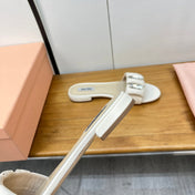 FLAT SLIDE IN WHITE CALFSKIN