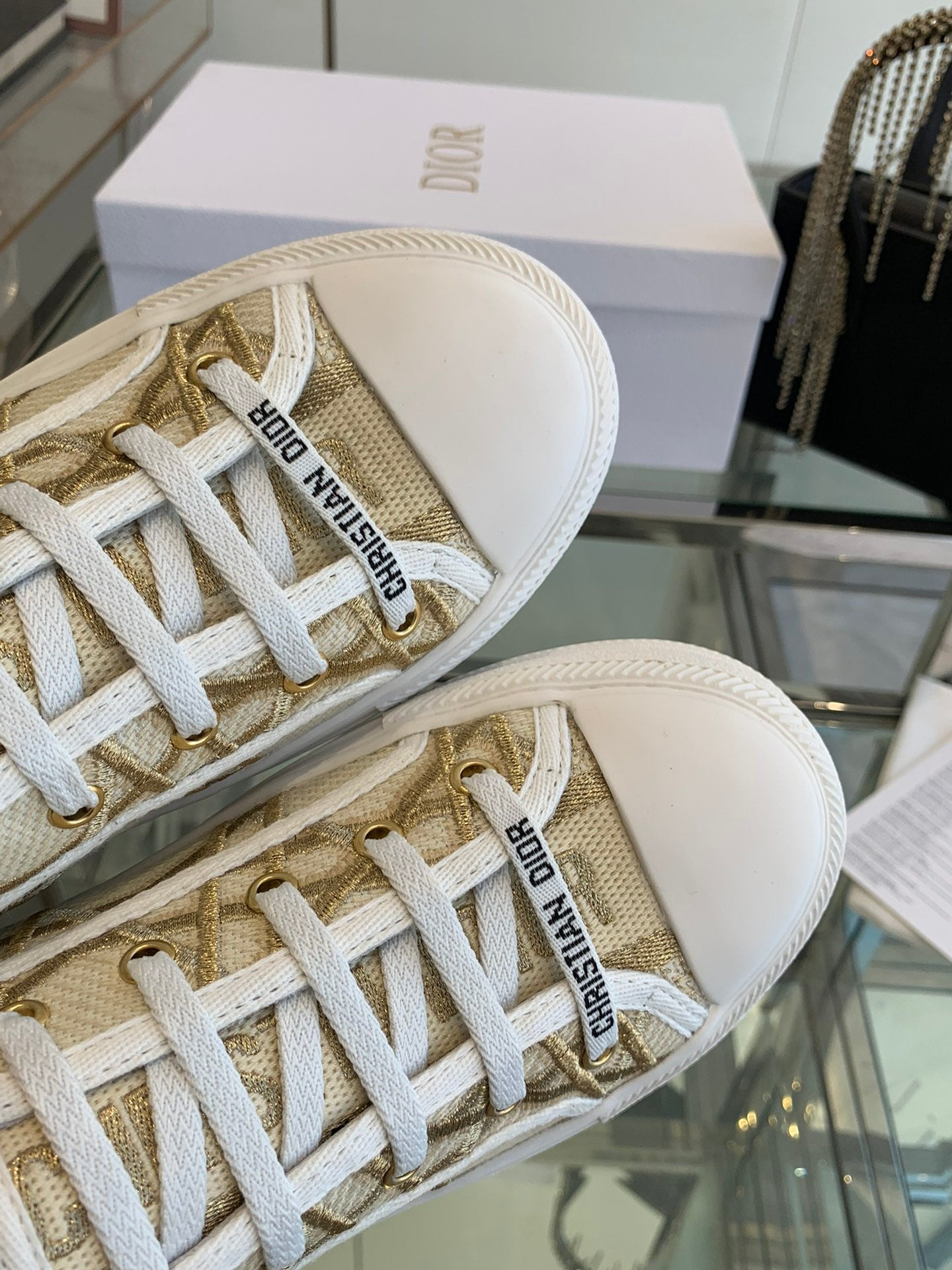 WALK'N PLATFORM SNEAKER IN BEIGE-GOLD TONE EMBROIDERED FABRIC