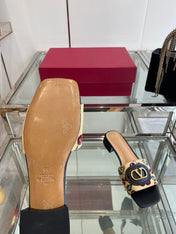 VLTN HIGH HEEL 25S 30 MM IN BEIGE FABRIC AND BLACK LAMBSKIN WITH EMBROIDERED CHERRY MOTIF