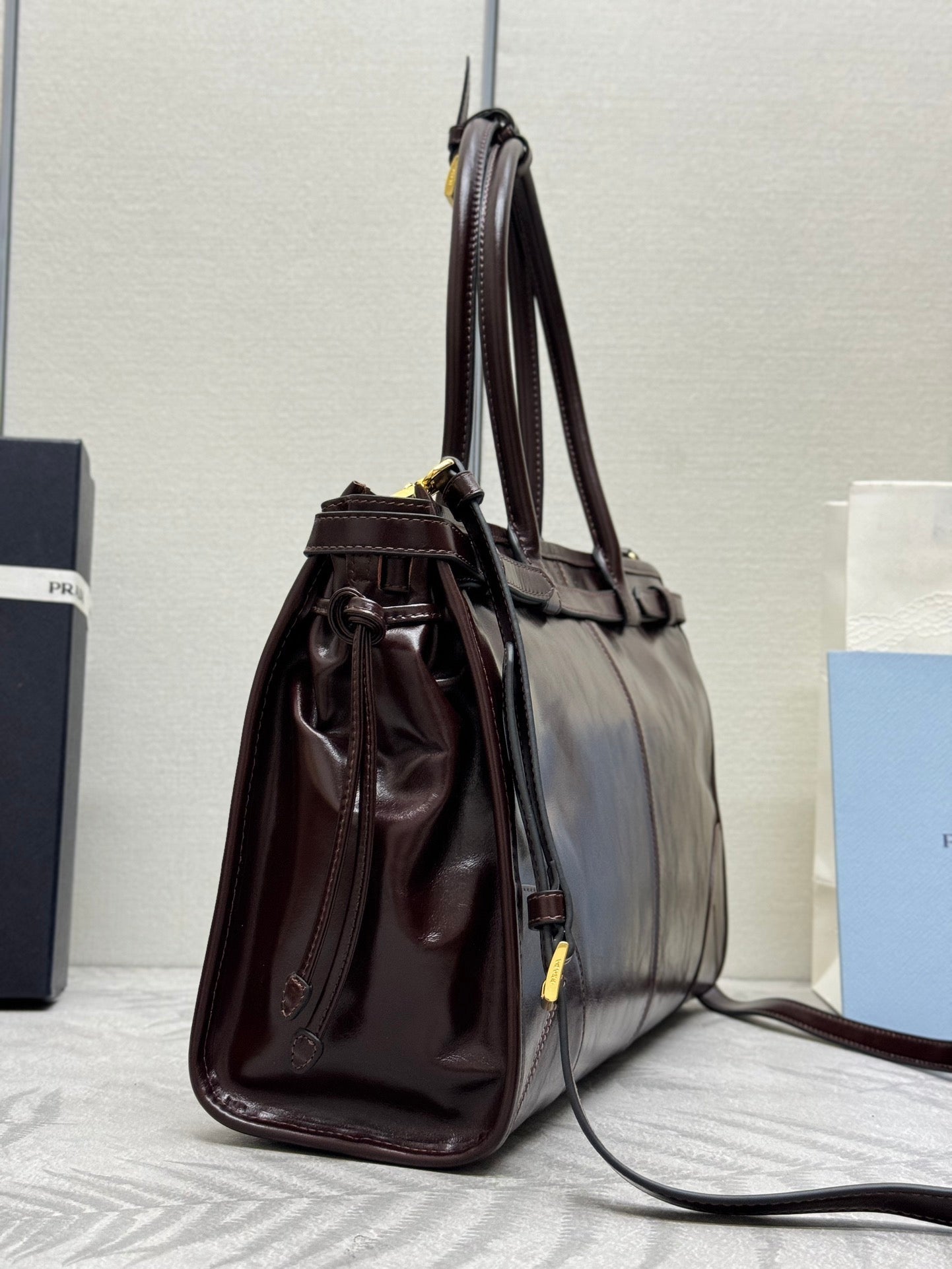 PRADA 25S BONNIE LARGE HANDBAG 38 IN DARK BROWN GLOSSY CALFSKIN GOLD HARDWRE